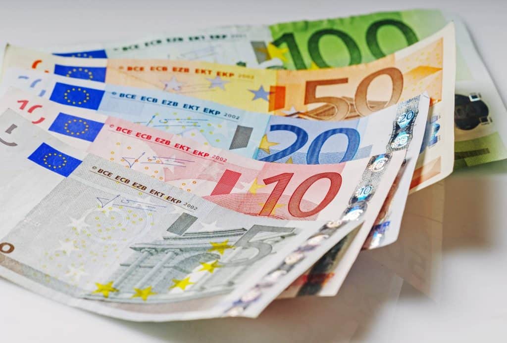 Kako funkcionira peer to peer kreditiranje Kako funkcionira peer to peer kreditiranje